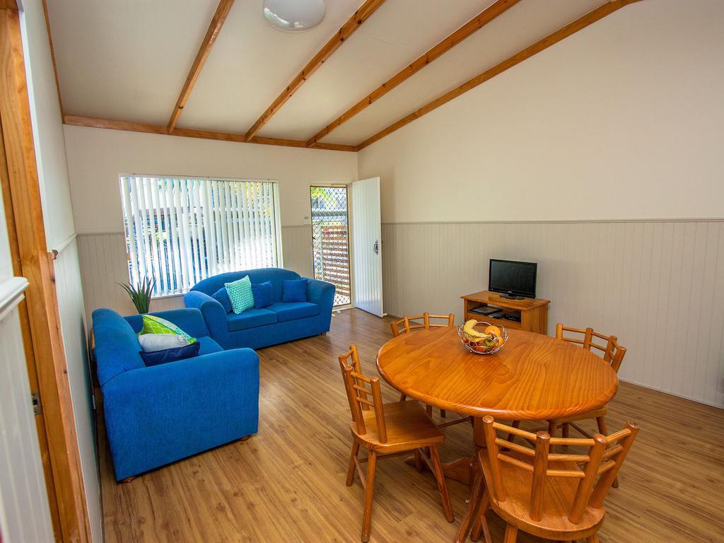 Caseys Beach Holiday Park Sunshine Bay Habitación foto