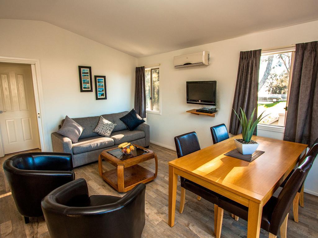 Caseys Beach Holiday Park Sunshine Bay Habitación foto