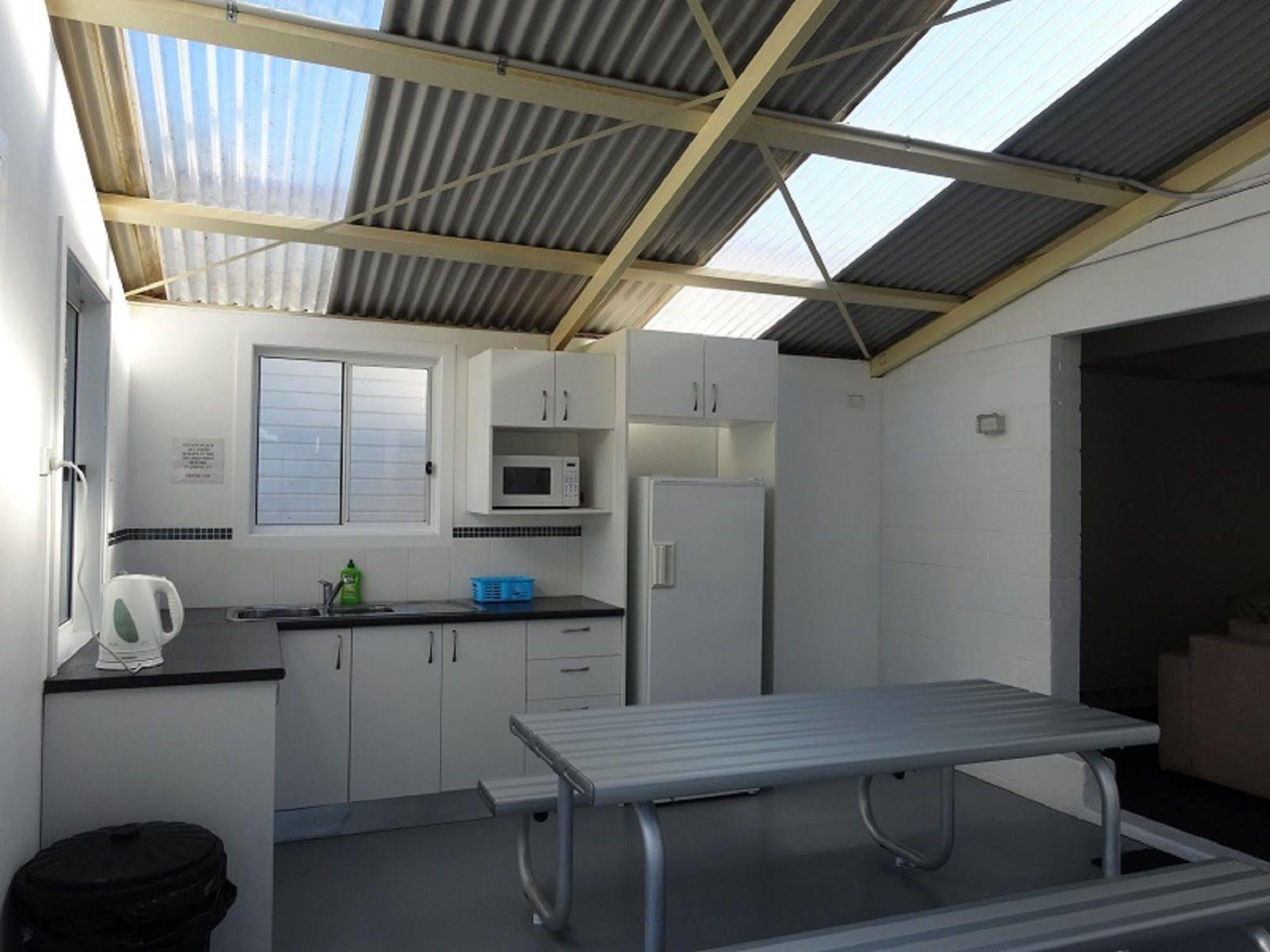 Caseys Beach Holiday Park Sunshine Bay Exterior foto